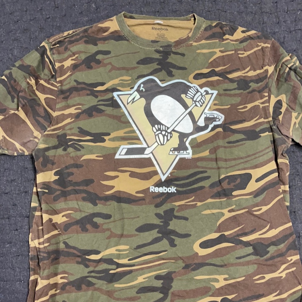 Reebok Mens L Pittsburgh Penguins tee Camo